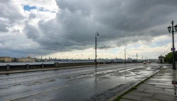 Штормовое предупреждение: циклон и дожди над Петербургом