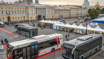 Выставка транспорта с Tesla и вертолетом открылась в центре Петербурга в рамках «ТранспортФеста»