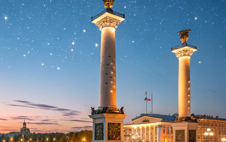 Ростральные колонны вновь зажгли в честь дня рождения Санкт-Петербурга Ростральные колонны вновь зажгли в честь дня рождения Санкт-Петербурга