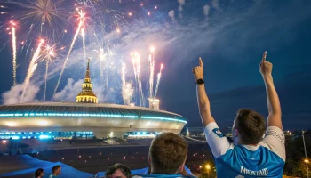Матч легенд и парад по Неве: Петербург ярко отметил 100-летие футбольного клуба «Зенит»